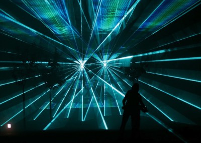 Sternförmige Lasershow im Park